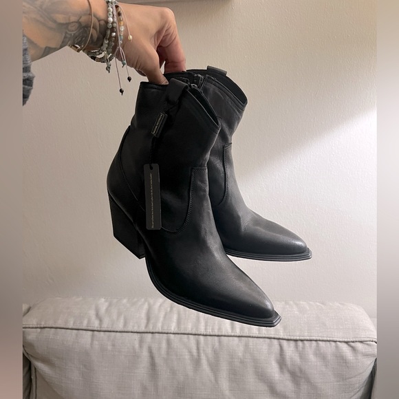 SOLD * Western Boots 🖤 SOLD - Picture 5 of 8